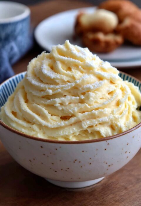 Mary Berry Buttercream Icing for Cupcakes Recipe